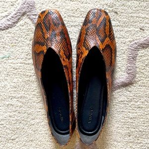 Modern Vince Leather Square Toe Snake Skin Flats 9.5